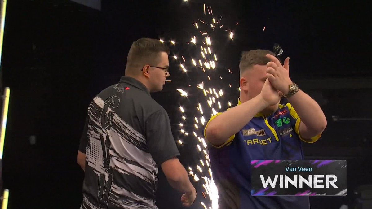Gian van Veen BEATS Luke Littler to win on Premier League debut! 👏