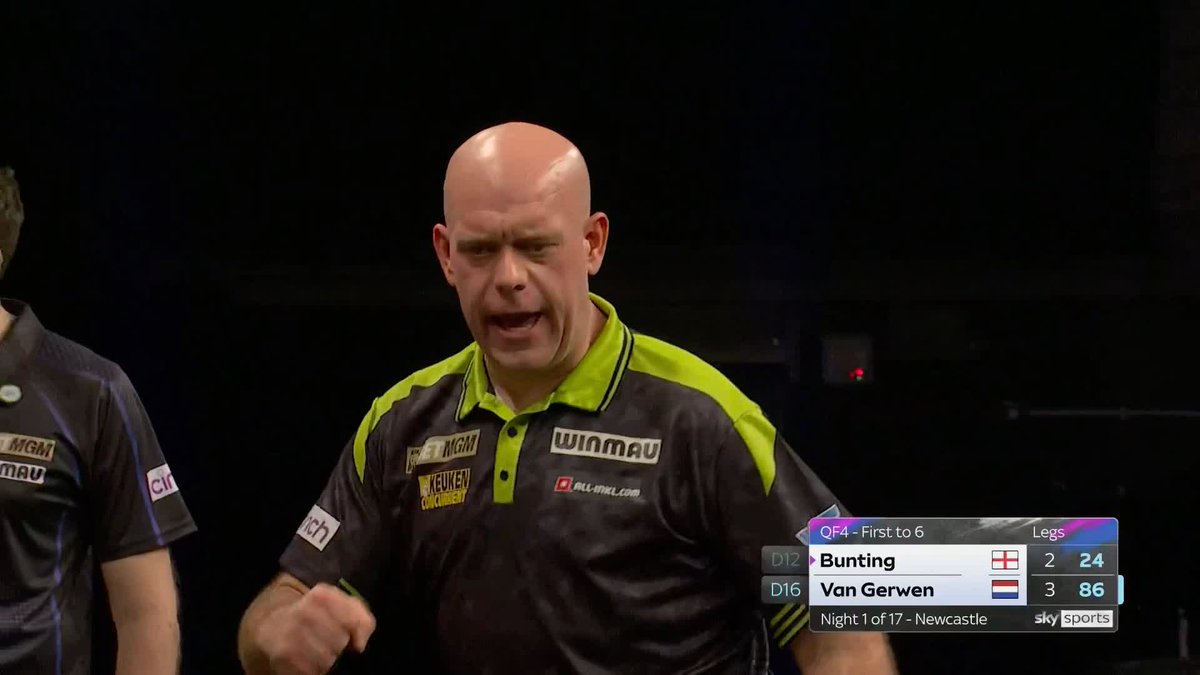 VAN GERWEN RUNNING AWAY WITH IT! It's now FOUR legs on the spin from Michael Van Gerwen, who breaks and leads Stephen Bunting 4-2! 📺 #PLDarts | QF4