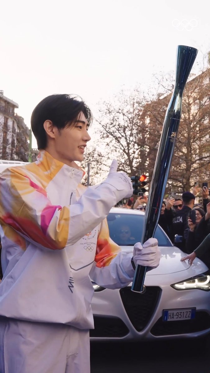 ENHYPENのSUNGHOONもミラノ・コルティナ2026冬季オリンピック聖火を運びました🔥 沢山のファンと共にミラノの街を走り切りました💨😍 ENHYPEN OFFICIAL | Milano Cortina 2026