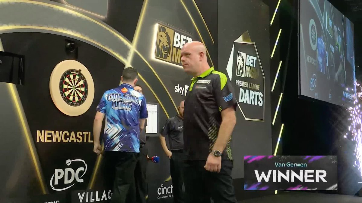 MvG MARCHES INTO THE FINAL! Michael van Gerwen delivers a second consecutive ton-plus finish to record his second 6-2 win of the day and set up an all-Dutch final against Gian van Veen! 📺 #PLDarts | SF2