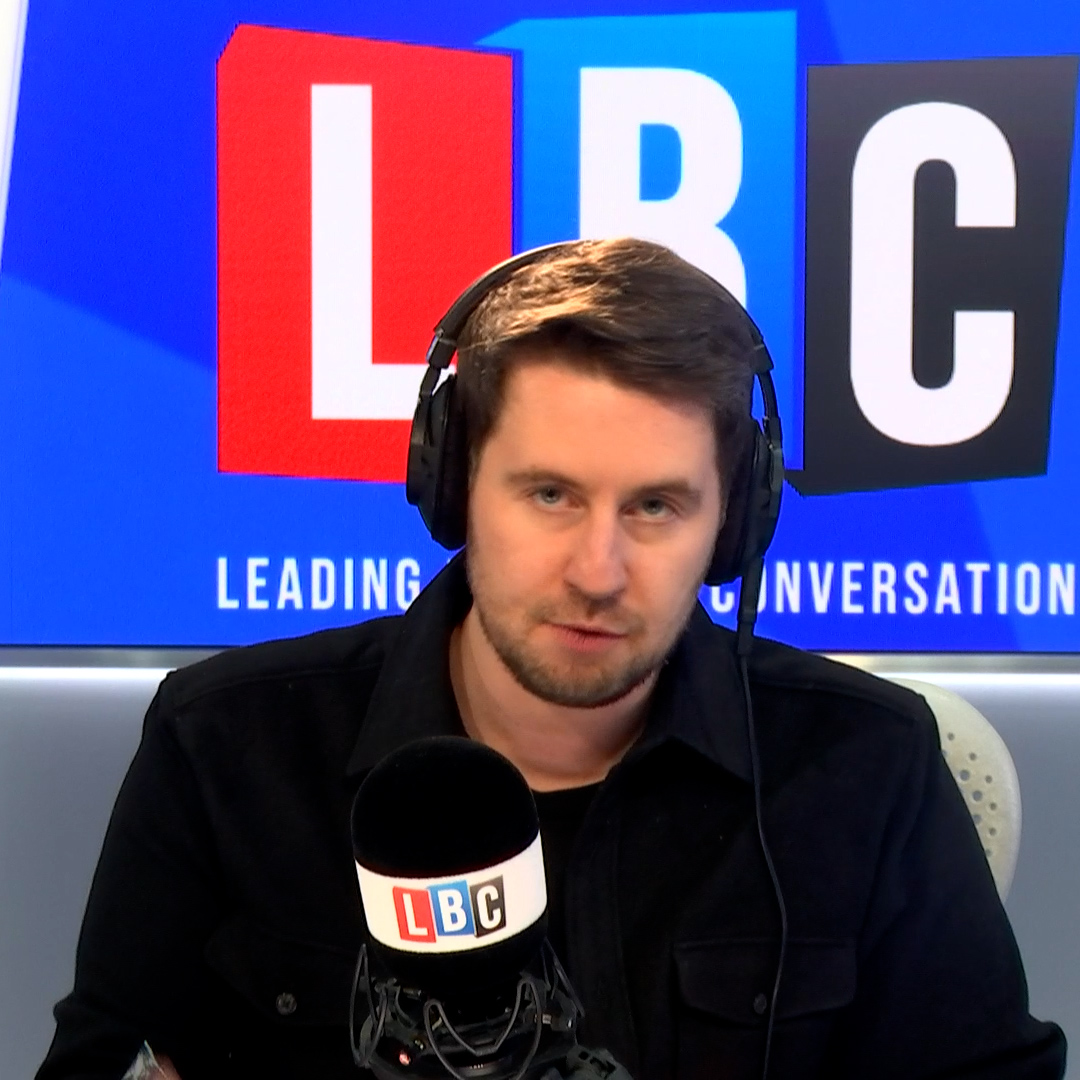 'It absolutely reeks of cover-up!' Ben Kentish is outraged by the Royal Family’s handling of the Andrew situation.
