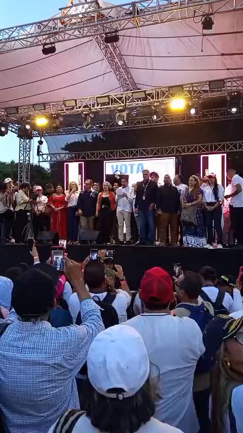 Desde Barranquilla, el precandidato Iván Cepeda propuso eliminar al Consejo Nacional Electoral y anunció que mañana presentará la denuncia penal contra Álvaro Hernán Prada y Hollman Ibáñez. Efrain Hernández Serrano
