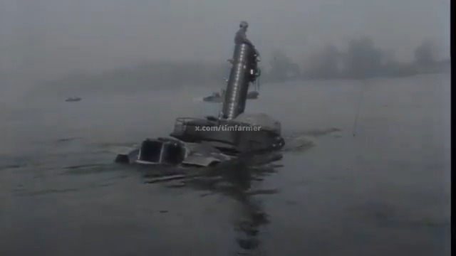 Interesting footage from 1963 showing an M60 tank with snorkel(for engine intake and exhaust) crossing the Rhine in Germany. Without the fording kit the tank is limited to crossing water 4ft or less. With Kit, it has capability of fording 8ft—reduces delay waiting on bridging.🫡