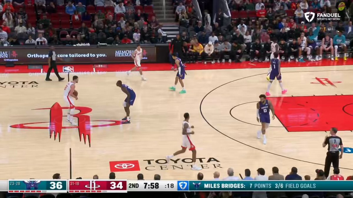 Moussa Diabate with a masterclass on defending an inverted pick and roll. Heck of a block that leads to LaMelo’s fourth three of the first half. Charlotte looking like a team that has had a couple of days off.