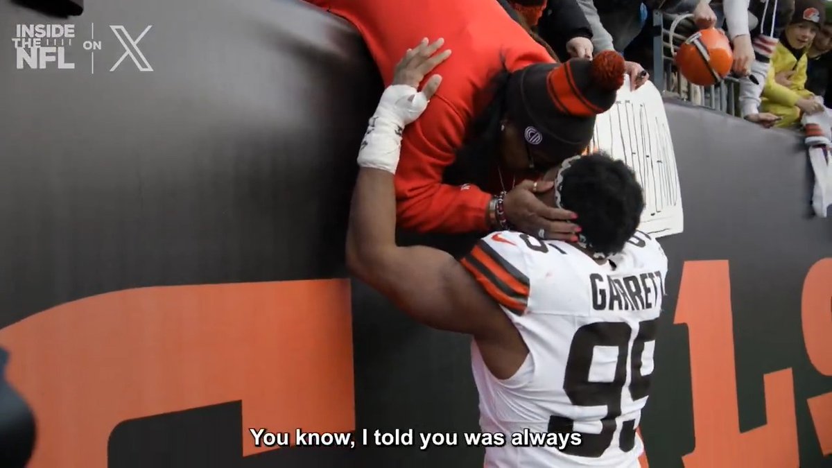 Record-breaking greatness. Was there any doubt Myles Garrett was taking home the DPOY 💪