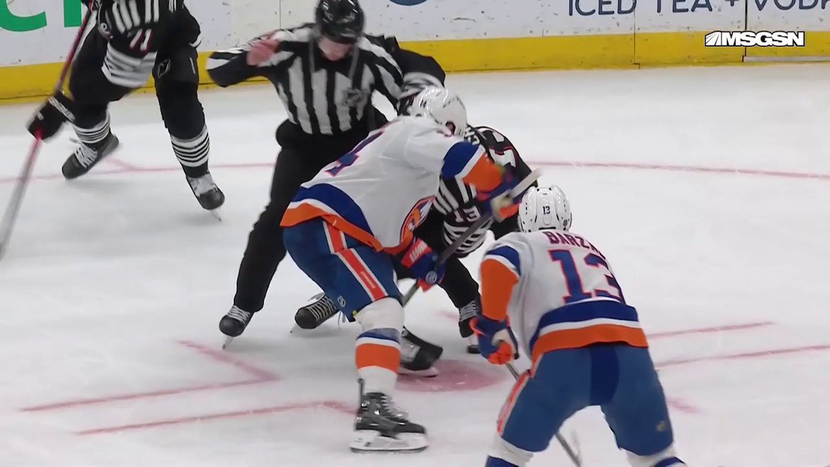 Canadian Olympian Bo Horvat scores late in the third to secure the win for the New York Islanders! 🦞