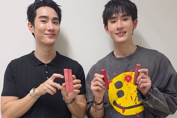 ขอให้วันเสาร์นี้เป็นวันที่ดือ~ 💘 เพราะ ‘ฟอสบุ๊ค’ อตฟกล้ามใหญ่ใจปุ้กปิ้ก กษิบ๊อง (ปลูกผลเขือเทศ) จะมาเติมความฟินที่งาน 3CE I VEL MIST YOU EVENT พร้อมมินิคอนเสิร์ตที่ทำให้ทุกคนใจฟู 🫣💌 โมเม้นต์แบบนี้… พลาดไม่ได้เลยนะ!! 📅 07.02.26 | ⏰ 19.00 น. | 📍 Central Ladprao ชั้น 1 Promotion Area Zone B (งานเปิด) เริ่มเทรนด์พร้อมกัน 18.45 น. 🔑 FORCEBOOK 3CE MISTYVELVET #️⃣ ForceBookx3CEIVELMISTYOU #3CEIVELMISTYOUEVENT #MISTYLIPBARE #VELVETLIPTINTPLUSH #3CETH #fforce_ #kasibook #forcebook