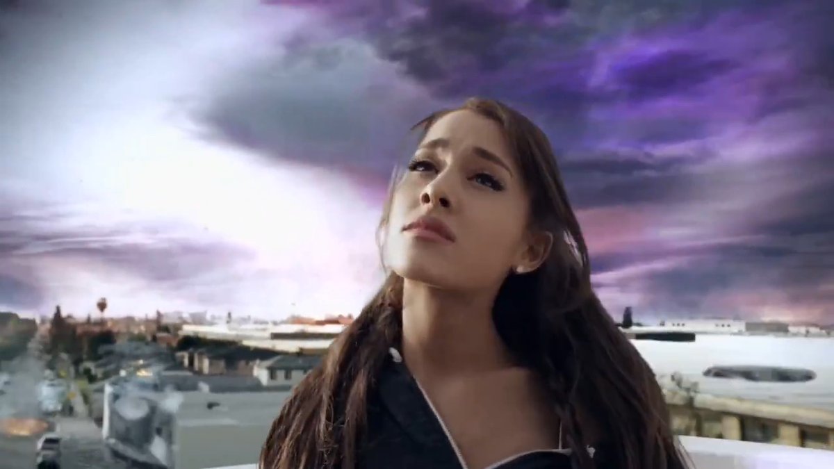 IMORTAL! “One Last Time” ultrapassou a marca de 2 BILHÕES de streams no Spotify. É a quarta música de Ariana Grande a conseguir tal feito.