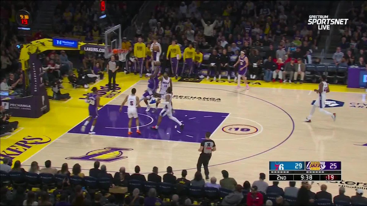 LEBRON COAST-TO-COAST AT 41. Almost from the free-throw line. 🤯