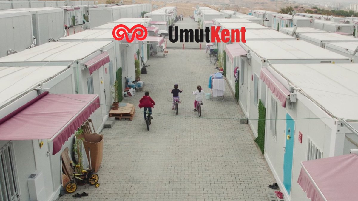 6 Şubat 2023'te ülkemizi derinden sarsan depremlerin üzerinden üç yıl geçti, hayatını kaybeden vatandaşlarımızı saygı ve rahmetle anıyoruz. Üç yıldır unutmadık, unutmuyoruz. Destek olmaya, birlikte güçlenmeye devam ediyoruz. Yeni bir başlangıcı mümkün kılmak için hayata geçirdiğimiz Umut Kentler, eğitimden istihdama, sosyal hayattan spora kadar kapsamlı bir yaşam alanı sunarak güçlü bir geleceğe zemin hazırlıyor. Dayanışmayla büyüyen bu yolculuk, hepimizin ortak hikâyesi.