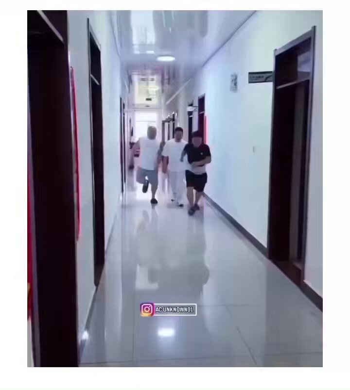 I bet you can’t watch this without laughing 😂 bro was totally confused 🤔