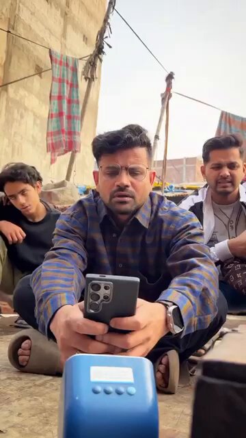 BA कर रखा है पर नौकरी नहीं मिल रही BA कर रखा है तो जा एक बार और BA करके आ ! BABA बन जा 😂 ‘बाबा’ बनना भी एक रोज़गार है… और नहीं तो रील से तो कमाई है ही 😉