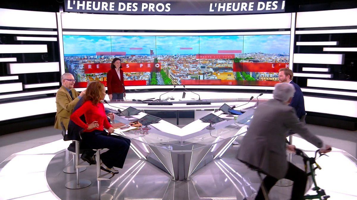 Pascal Praud fait du vélo sur le plateau de #HDPros
