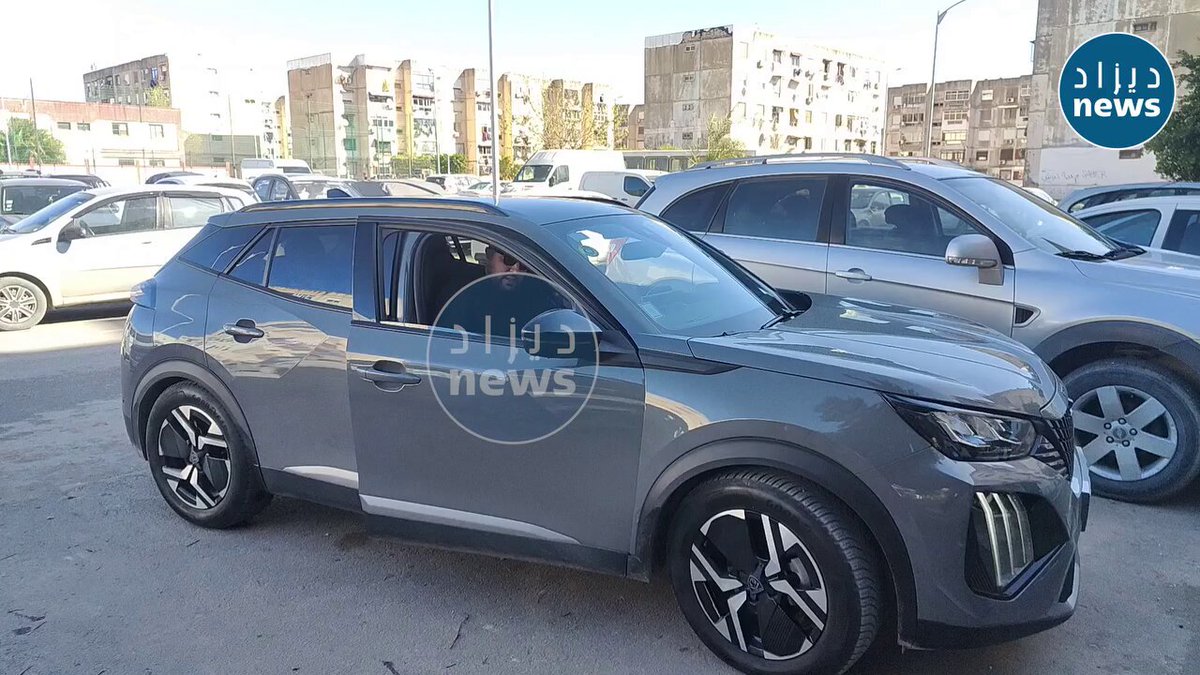 لحظة وصول الدولي السابق مجيد بوقرة إلى بيت العائلة بعنابة لتشييع جثمان والده رحمه الله. تعازينا الحارة للكوتش.