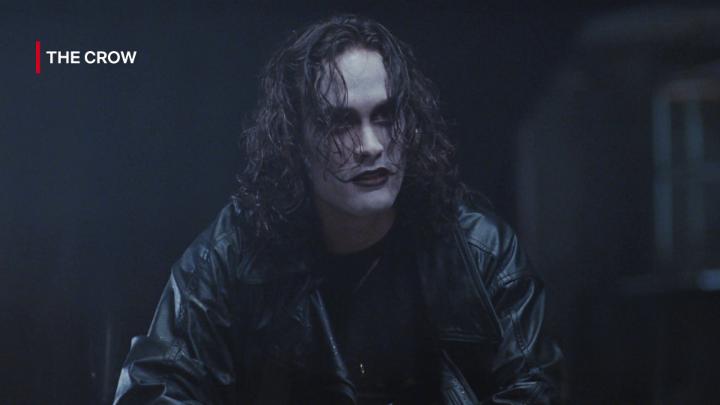 Buat kamu yang sekarang dikit-dikit sakit pinggang, saatnya nostalgia. Film The Crow udah tayang di Netflix!