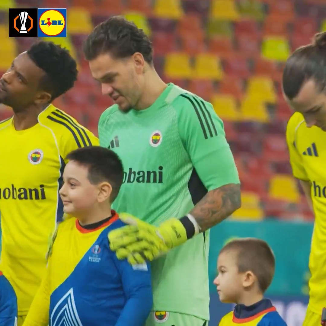 POV: being a mascot in the #UEL 🥰 #UELOnYourTeam | @LidlGB