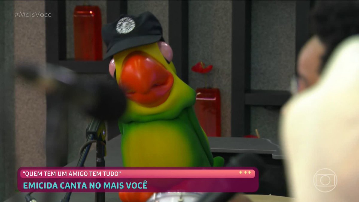 QUEM TEM emicida TEM TUDO!!! 💞 sextando da melhor forma no #MaisVocê 🎤✨