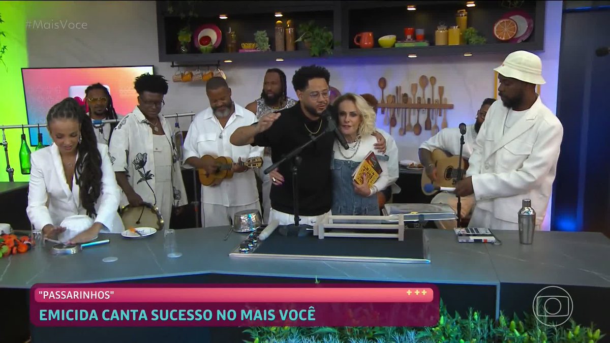 tô emocionadíssima com emicida encerrando o #MaisVocê cantando 'Passarinhos' em homenagem ao nosso eterno Tom Veiga 🥹💞