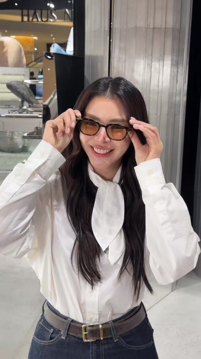 พี่ฝ้าย : “ยังดูซ้ายอยู่หรอ” Fayemily คะมาตอบคำถามนี้หน่อยค่ะ🤭 Date With FAYE at ICONSIAM #FAYEValongtinexICONSIAM #ICONSIAM #FayePeraya #ฝ้ายพีรญา #Valongtine #Valentine #LongLiveLove #Longevity