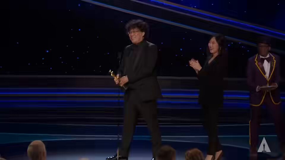 Bong Joon Ho’s #Oscar win for Best Director back in 2020 is one of my favorite moments in the 98 year history of the Academy Awards. Joon Ho became the first Korean filmmaker to win Best Director & the first to win Best Picture for a non-English language film. But it’s not just the ground that Joon Ho broke or the barriers he demolished that made this moment so impressive. It’s that Joon Ho used this moment to thank those who inspired him- like Martin Scorsese & Quentin Tarantino. I truly believe that’s what all cinema is about- learning from those who came before you & inspiring those who come after you. This moment captured cinema’s purpose in so many ways.