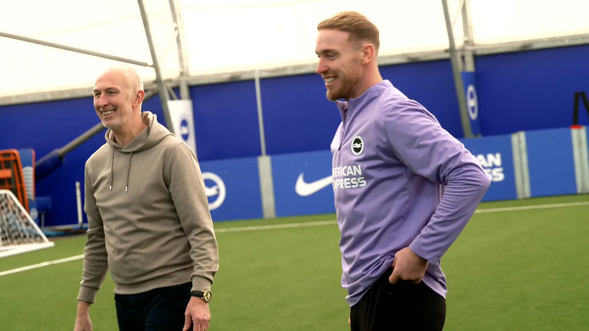 Brighton players Jason Steele and Pascal Gross take on an NFL throwing challenge! 🏈