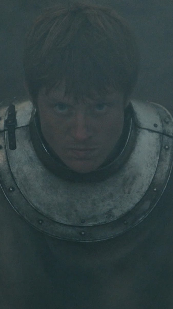 CINEMA! ⚔️ Lyonel Baratheon nomeando Sor Raymun cavaleiro: nasceu aqui o ramo secundário da Casa Fossoway de Novo Barril (maçã verde).