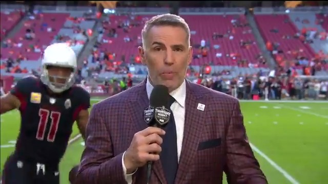 WHOLESOME: #Cardinals legend Larry Fitzgerald playfully tackled his former quarterback Kurt Warner to say hi… This was while Kurt was on live television. Both are Hall of Famers now 🥹❤️
