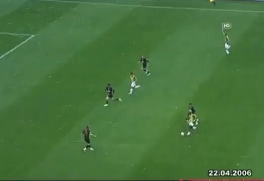 Galatasaraylılar'ın 'Anelka kenarda ısınırken inşallah üşüdüğü için ısınıyordur' dediği, Daum'un Fenerbahçe'sinin Galatasaray'ı 4-0 dağıttığı maçın özeti. İşte o zamanki forvet hattı ; Anelka - M.Nobre - Tuncay - Semih şentürk