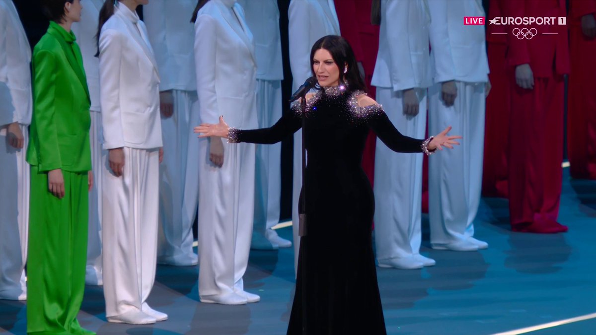 🇮🇹🇮🇹🇮🇹 𝐄𝐒𝐏𝐄𝐂𝐓𝐀𝐂𝐔𝐋𝐀𝐑 💚🤍♥️ La tremenda interpretación del himno de Italia por parte de Laura Pausini en un abarrotado San Siro #MilanoCortina2026