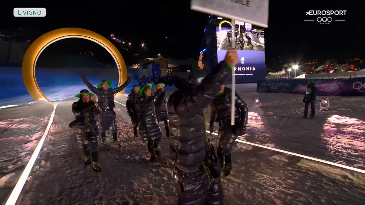 Çocukluğumdan beri en sevdiğim şeylerden biri Olimpiyat açılış törenleri… Nefis bir Kış Olimpiyat Oyunları açılış töreni devam ediyor. Bu arada 4 mevsim her yerde şort giyen biri olarak Brezilya’nın mont-şortlarına talibim:))) #MilanoCortina2026