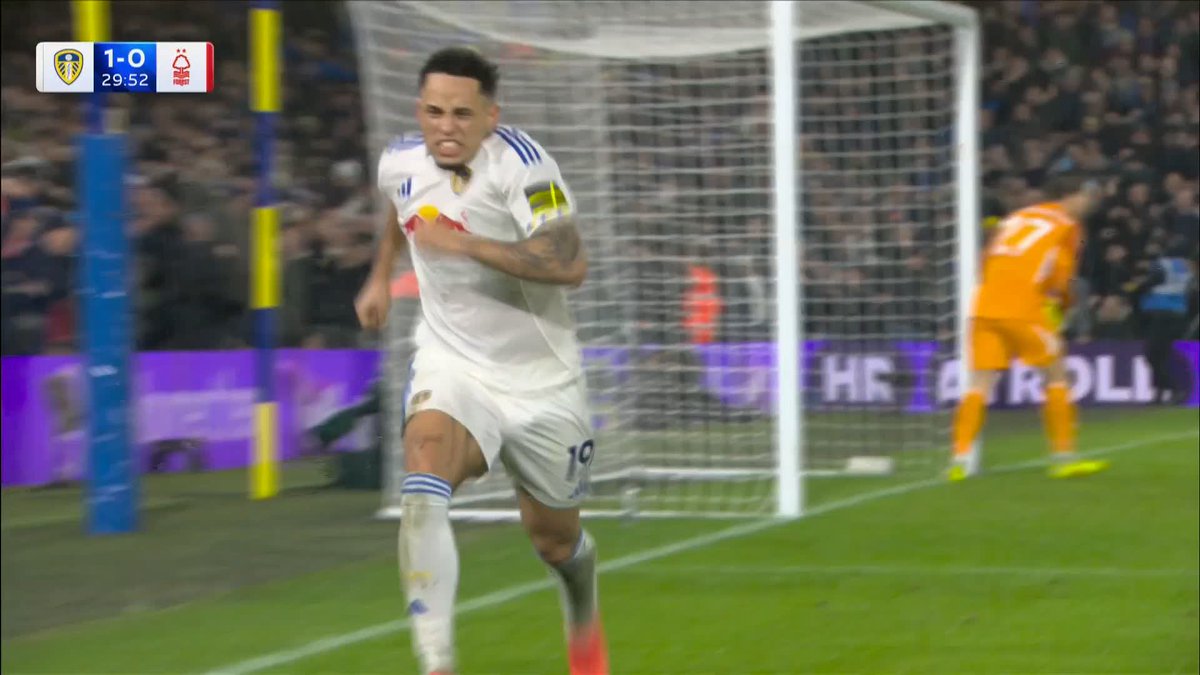 The QUICK one-two! 😮‍💨 Noah Okafor gifts Leeds United their second goal of the night. ⚽️