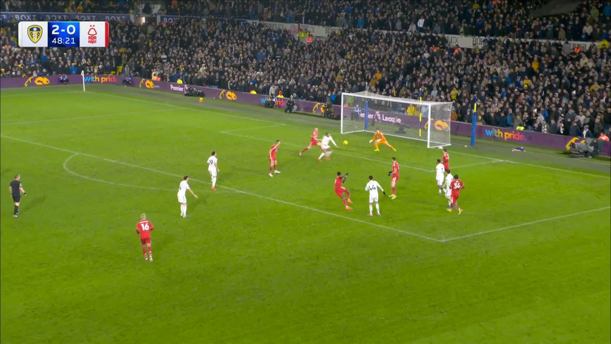 Dominic Calvert-Lewin scores with his chest! 😲