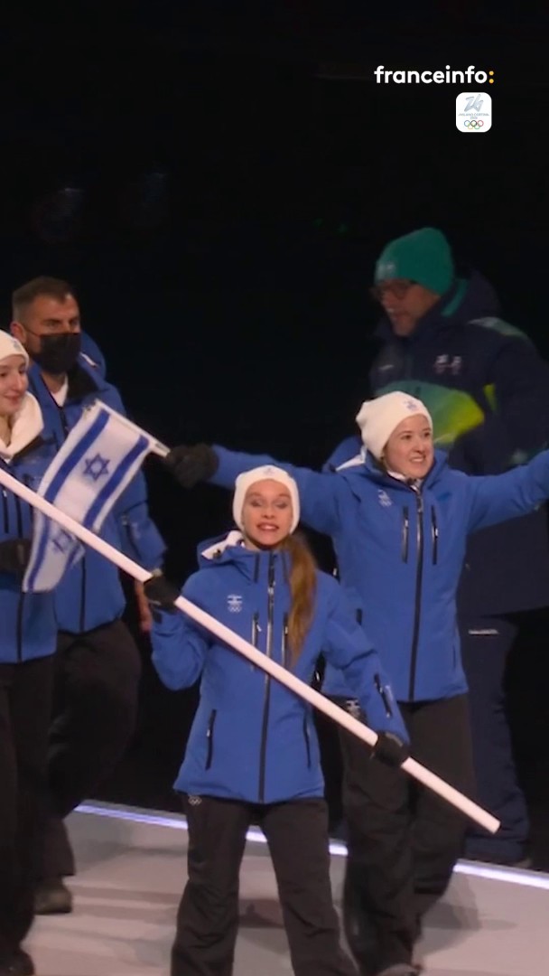 JO de #MilanoCortina2026 : la délégation israélienne a été sifflée lors de son entrée. Une information confirmée par notre journaliste présente dans les gradins.
