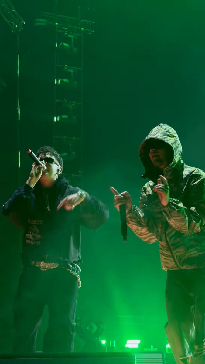 ❤️ RECYCLED J tampoco se ha perdido el primer Movistar Arena de Madrid de MVRK y le acompaña para cantar “SKR SKR”.