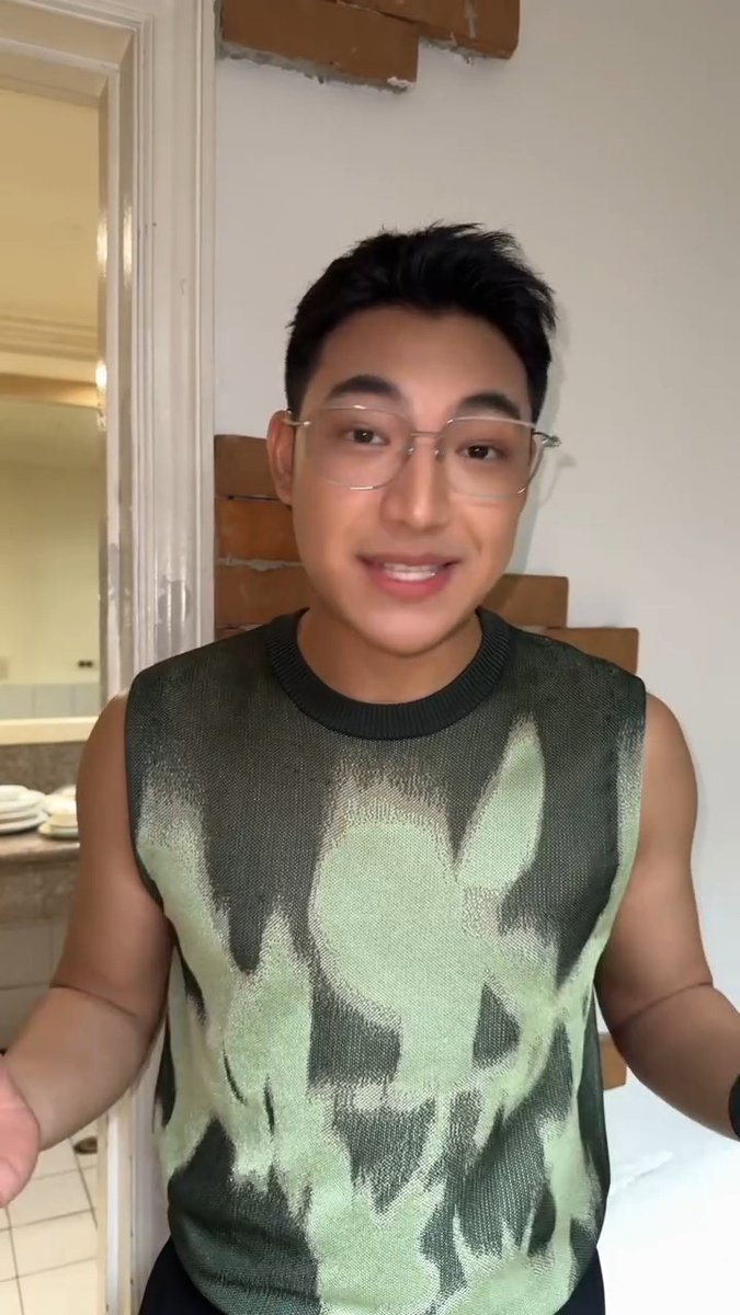 ANG KUKULIT! Cianne as Meme Vice and Darren as Anne 🤣 Catch them on #ItsShowtime! Monday to Saturday, 12:00 PM, on GMA. 🎥: #CianneDominguez on Facebook #DarrenEspanto #ViceGanda #AnneCurtis