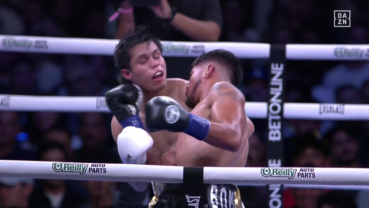 He did not see that upper cut 👀 #MedinaCuriel | Feb 6 | Live on DAZN All platforms ▪️