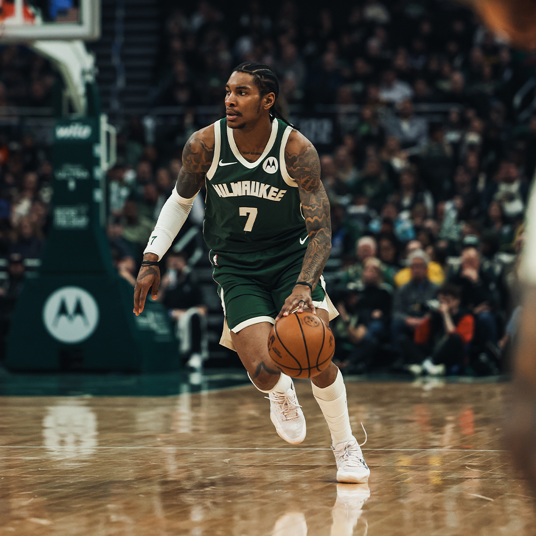 Whole lot of shake 'n bake from KPJ tonight. 23 PTS | 8 AST | 7 REB | 3 STL | 50% FG