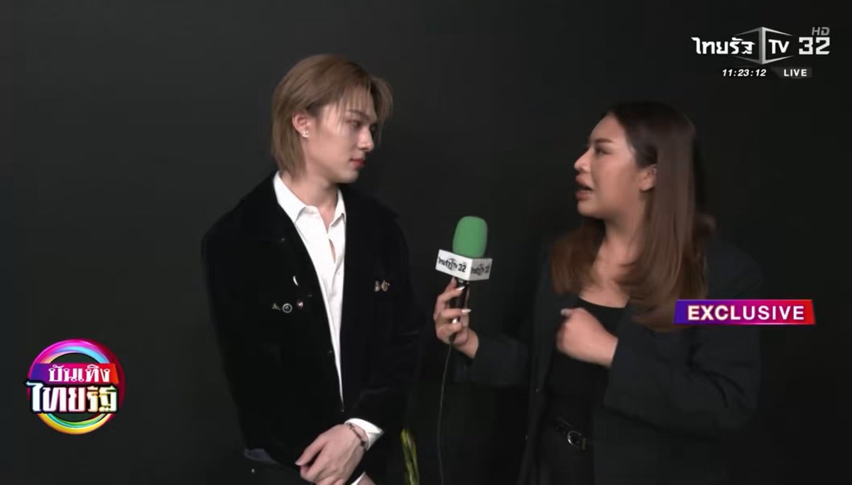 🎤: เคยมีสักครั้งไหมที่เราไม่ได้ออกไปใช้สิทธิ์(เลือกตั้ง) นุนิว : ไม่มี ไม่มีครับ ทุกครั้งคือต้อง คือเรารู้สึกว่าเราก็เป็นประชาชนของประเทศ เราก็รู้สึกว่าสิทธิ์ทุกเสียงมีค่าหมดเลย เรารู้สึกว่าไม่อยากให้มีสักปีที่เราไม่ออกไปใช้สิทธิ์ ทุกคนมาออกใช้สิทธิ์ใช้เสียงกันครับ ꒰NuNew ✿ #NuNew ◡̈ ꒱ ˚ ༘ ♡