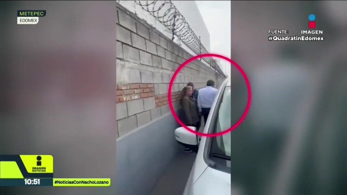 “¡Como tú quieras, cabrón!” Otra vez, el diputado federal por el #PT, "Blester" Santiago, protagonizó un escándalo. El diputado chocó contra un auto Toyota Prius y así se hizo de palabras con el oficial que acudió a atender el percance: #NoticiasImagen