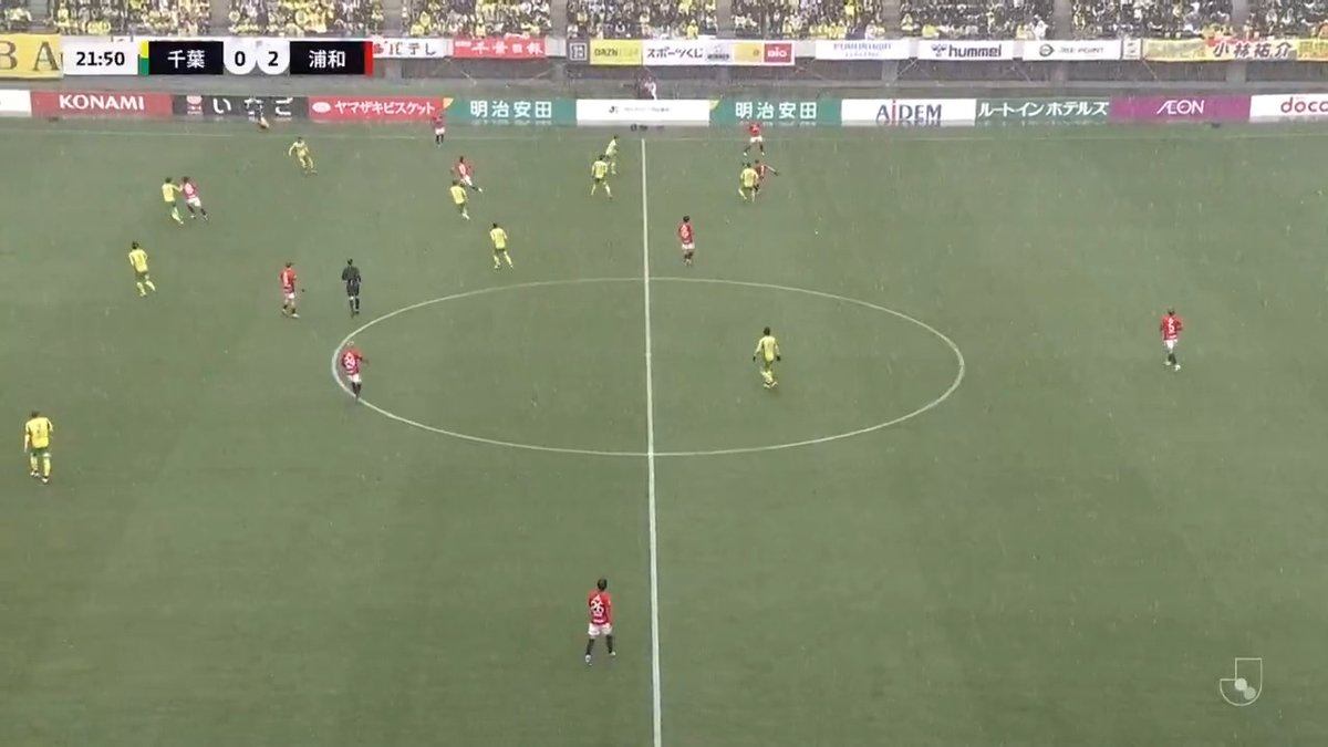 相手のプレスを冷静に回避し #宮本優太 が前線へ正確なパスを供給👏👏👏 #UrawaRedDiamonds #urawareds #浦和レッズ #WeareREDS #Jリーグ #開幕戦 #matchplayback #サッカー