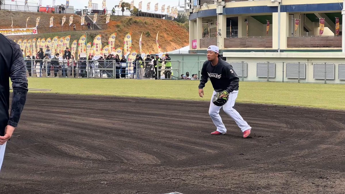 内野特守🛡 アサムラコブの3人で、森岡良介コーチのノックを受けます💥 #浅村栄斗 #村林一輝 #小深田大翔 #タイヤはフジスプリングキャンプ2026 #RakutenEagles #強鷲革新