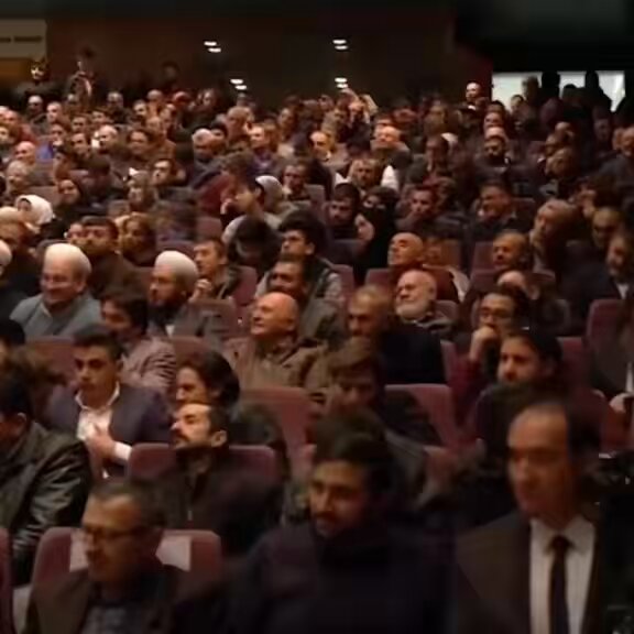Ahmet Şimşirgil’in sosyal medyada sıkça paylaşılan o meşhur çıkışı: “Bir camiyi satan Vahdettin’e şerefsiz dediniz; camileri ahıra çeviren İnönü’ye ne dersiniz?”