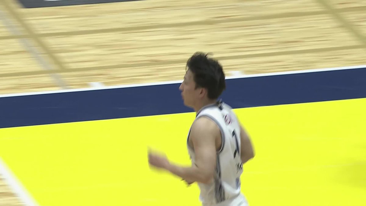 一瞬でディフェンスの視界から消えさる😶‍🌫️ 長崎#7 ブラントリー 👉 #11 熊谷！ 長崎ヴェルカ 公式 📡バスケットLIVEで生配信中 #Bリーグ #りそなグループ