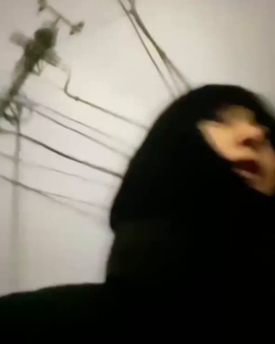 밝은데로 나오자마자 사람 진짜 이만명 정도 볼 수 있어서 너무 당황한 형원이님 너무 귀엽습니다 저 채씨 귀여워서 좋아해요