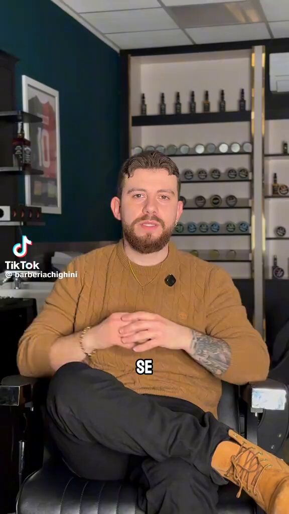 Io vorrei veramente capire qual è il processo creativo e decisionale che porta queste persone a dirsi “ottima idea, giriamolo e pubblichiamolo”.