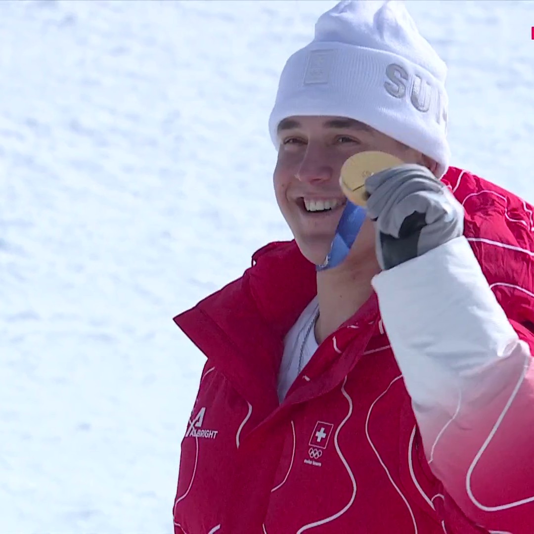 Le premier champion olympique de ces Jeux Franjo von Allmen 🇨🇭a reçu sa médaille d'or 🏅 Regardez les Jeux Olympiques de #MilanoCortina2026 en intégralité sur Eurosport et HBO Max