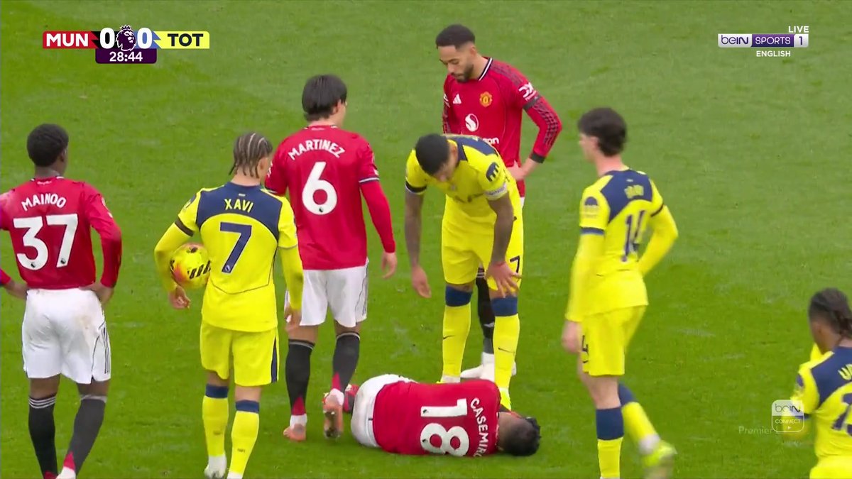RED CARD 🟥 Cristian Romero receives a straight sending off for this challenge on Casemiro! No complaints...? #beINPL #MUNTOT