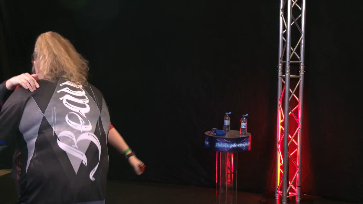 47 AND COUNTING! 🏆 Beau Greaves extends her winning tally on the Women's Series to 93 consecutive matches, as Beau and Arrow beats Lisa Ashton 5-2 to claim her 47th title! 📺 📋