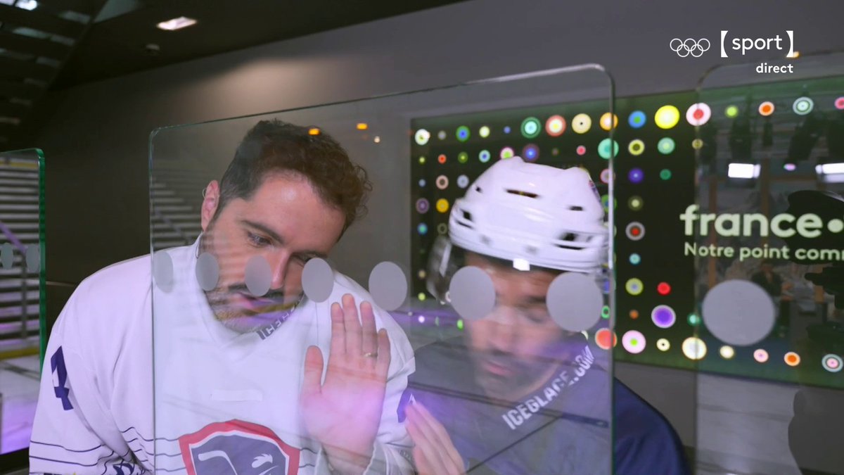 ❄️ #MilanoCortina2026 | 🤕 Quand Rivenzi et Aymeric Milan - PoneeeyClub nous expliquent les règles du hockey sur glace, mais que ça ne se passe pas comme prévu... ➡️ Suivez les JO sur la chaîne sport de France Télévisions :