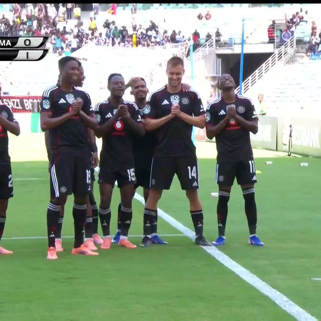 Ice-cold from the penalty spot 🥶🧊 Andre de Jong is up and running in an Orlando Pirates shirt ☠️⚽ 📺 Stream #NedbankCup on DStv: